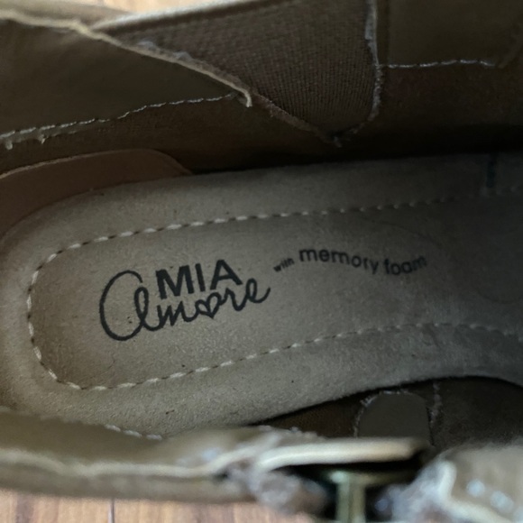 Mia Amore Londa Perforated Chelsea Bootie - Wide Width - Picture 5 of 5